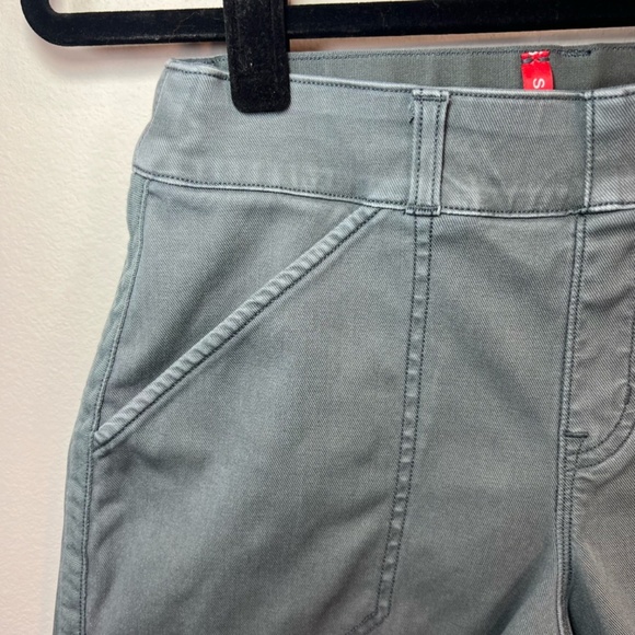 Spanx Stretch Twill 6" Shorts Hazy Gray Pull On Pockets Shaping Mid Rise Size XS - Picture 4 of 11
